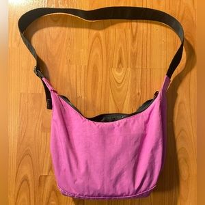 Baggu Medium Crescent in Extra Pink